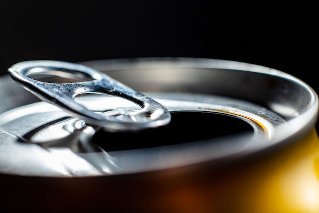 Close up of the top of an aluminum can 